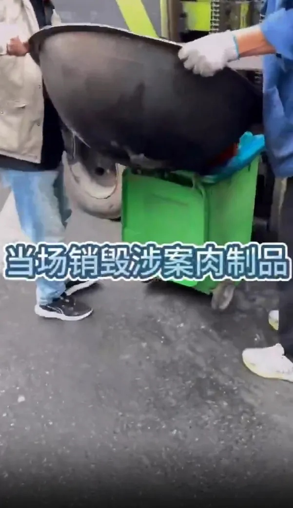 一酱肉店内老鼠爬上托盘舔食，市监局通报