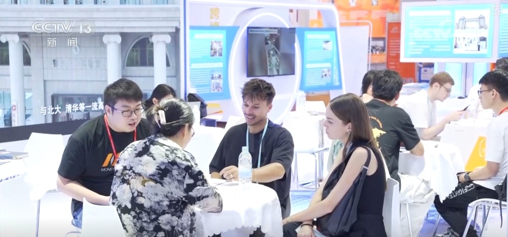 “突破+发展”迎来大市场 “高速产品”圈粉广交会采购商