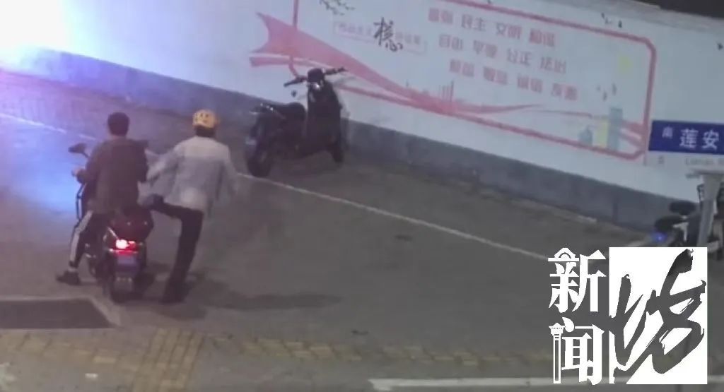 来沪两男子摊上事了！上海警方：刑拘！
