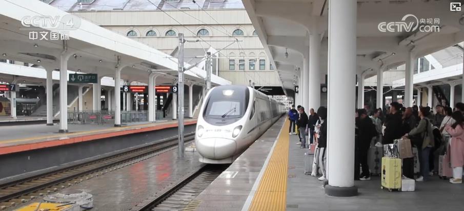 前三季度铁路旅客发送量创新高 跨境出行需求持续增长