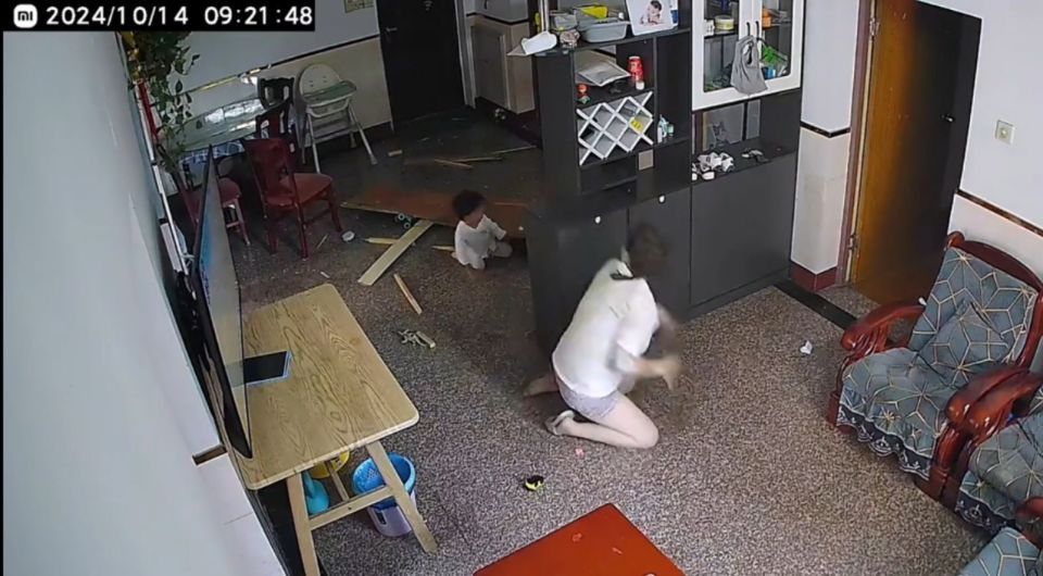 浙江一宝妈遇煤气爆炸严重烧伤，剧痛中第一反应是抱2岁儿子转移，丈夫：希望她快点好