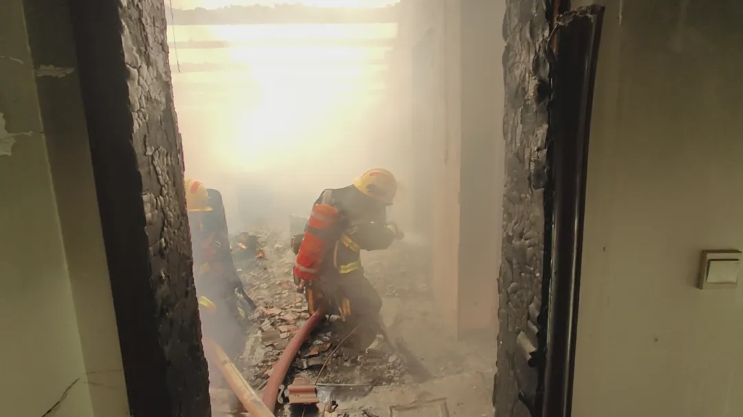 一个操作，三层小洋房痛失屋顶！