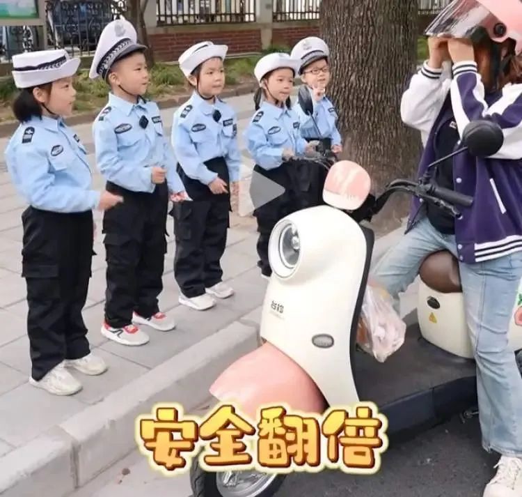 “叔叔阿姨,你的头盔呢?”上海超萌“小交警”执勤效果满分,处罚力度很“社死”! “叔叔阿姨,你的头盔呢?”上海超萌“小交警”执勤效果满分,处罚力度很“社死”!