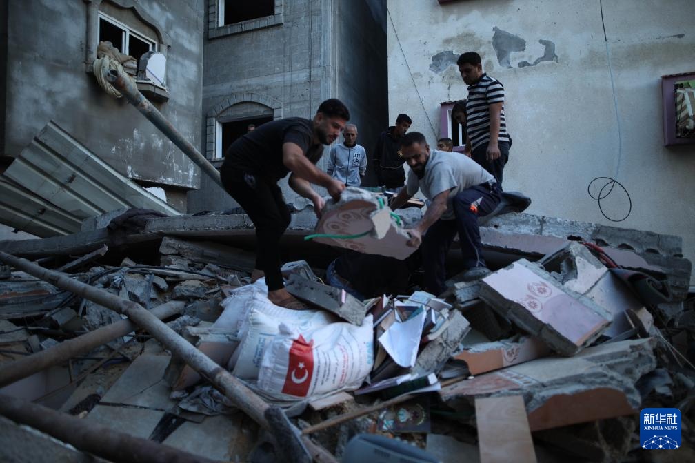 以军轰炸加沙地带中部 至少11人死亡 以军轰炸加沙地带中部 至少11人死亡