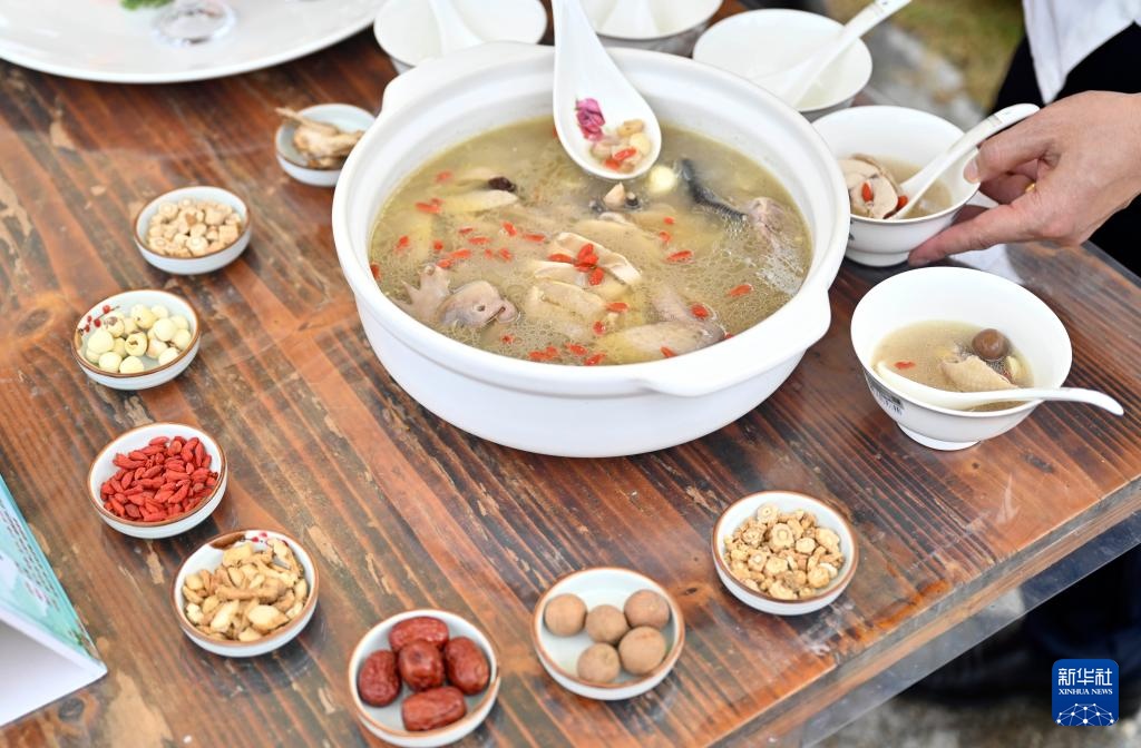 广西鹿寨：药膳飘香迎客来
