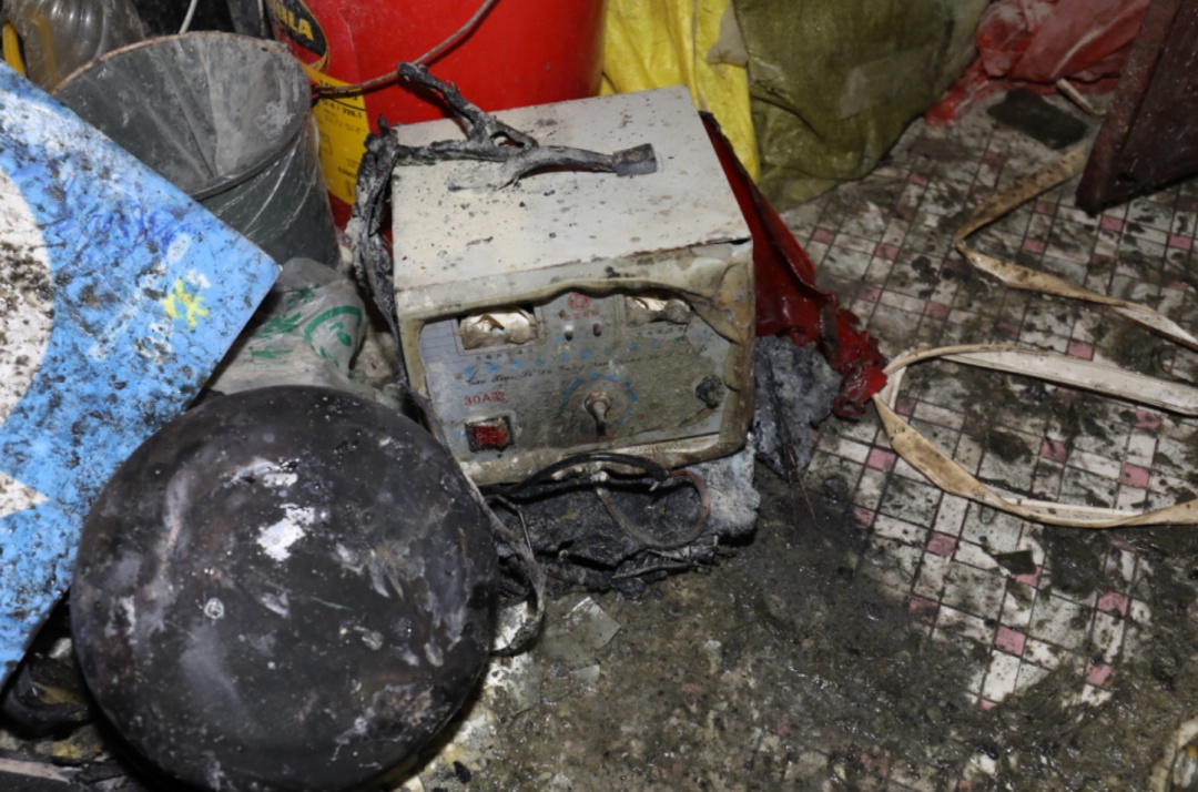 爱车刚上路就烧成“铁架”！竟因主人自己“动了手脚”