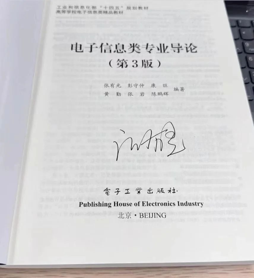 小红花对小学生有点幼稚,但对大学生刚刚好! 小红花对小学生有点幼稚,但对大学生刚刚好!