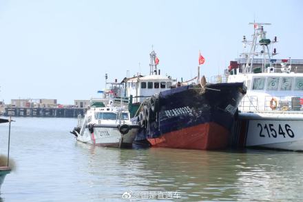 广东海警查获两艘涉嫌走私船舶,5人落网 广东海警查获两艘涉嫌走私船舶,5人落网