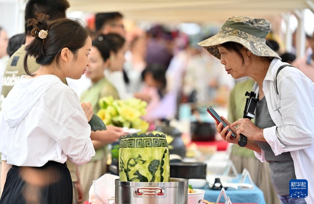 广西鹿寨：药膳飘香迎客来