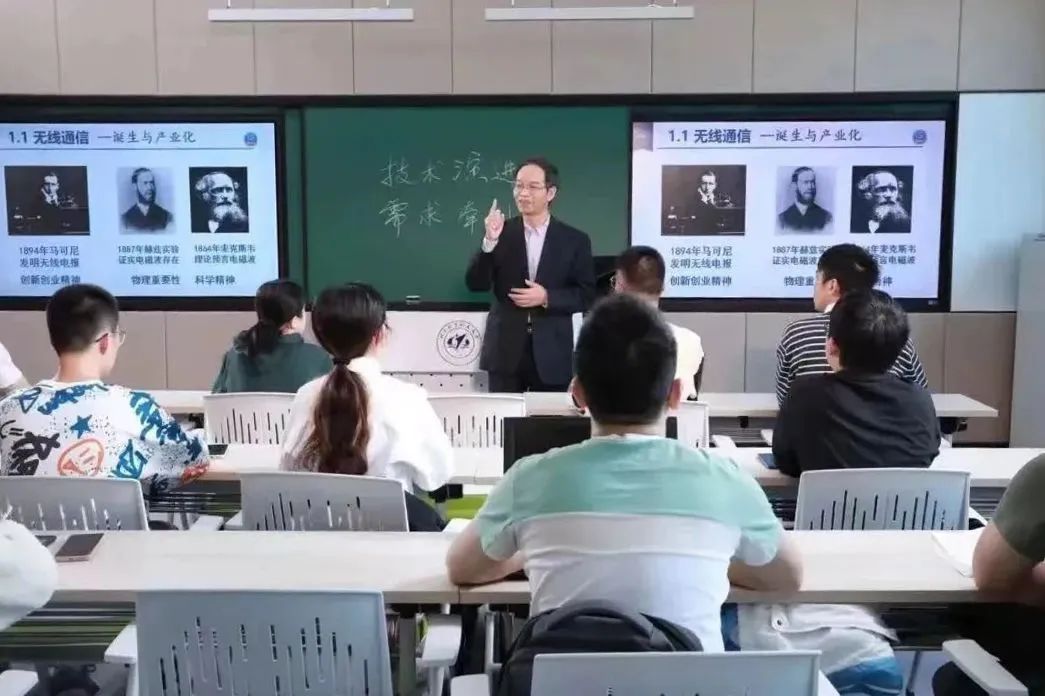 小红花对小学生有点幼稚,但对大学生刚刚好! 小红花对小学生有点幼稚,但对大学生刚刚好!