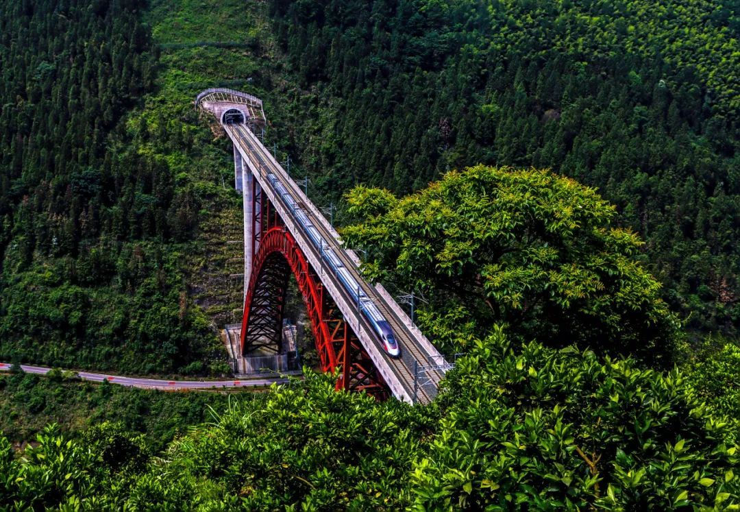 “长沙+凤凰古城+张家界”，高铁旅游计次票上新