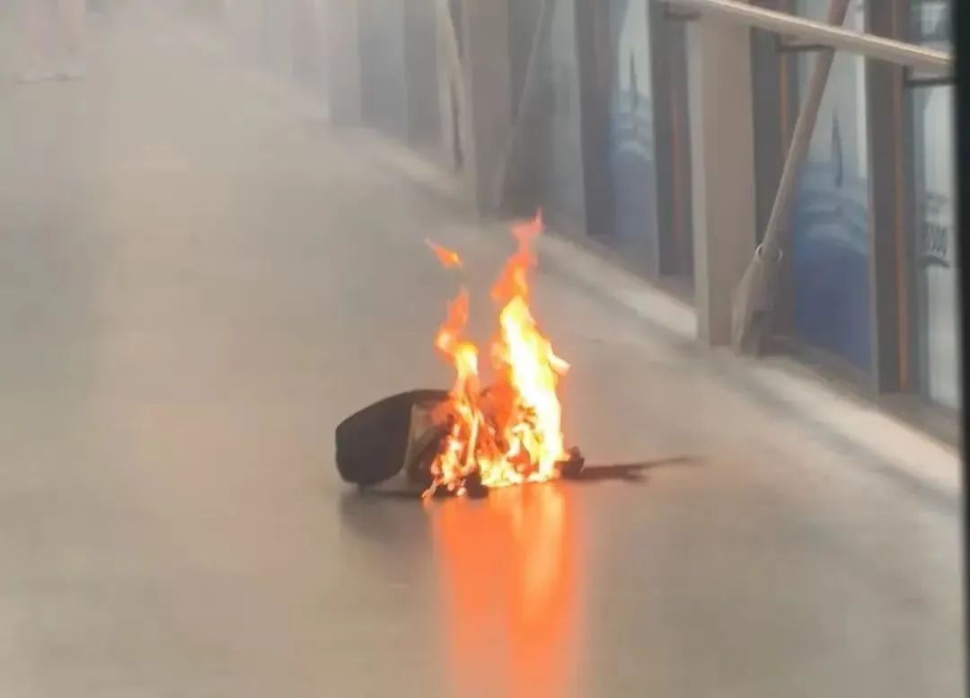 上海虹桥机场廊桥起火后续：乘客称充电宝曾在飞行时被使用！官方回应来了→