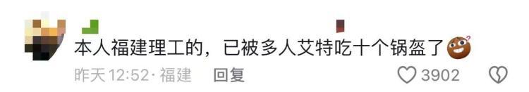 大学生排百米长队吃锅盔,背后故事太戳泪 大学生排百米长队吃锅盔,背后故事太戳泪