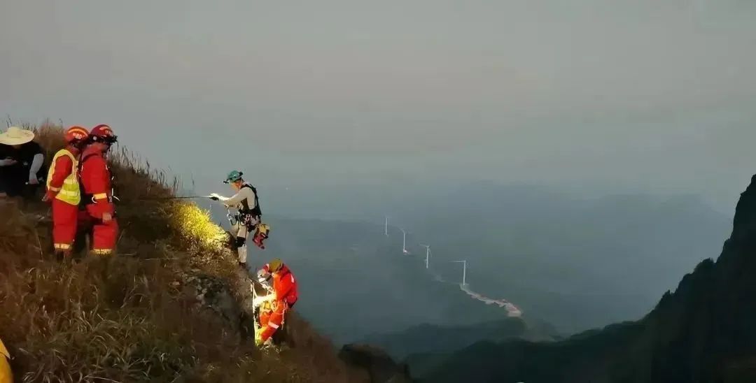 “饭才吃一口......”22岁男子“网红山”上不幸坠亡