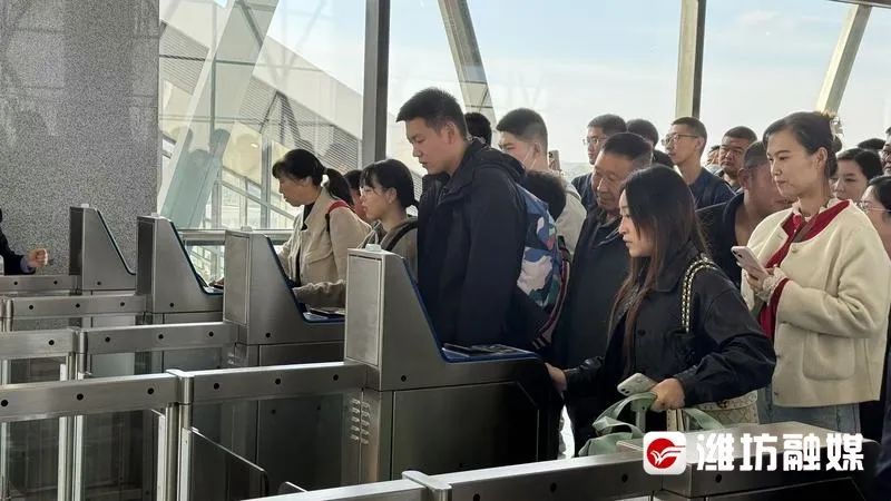 今日，潍烟高铁正式开通运营