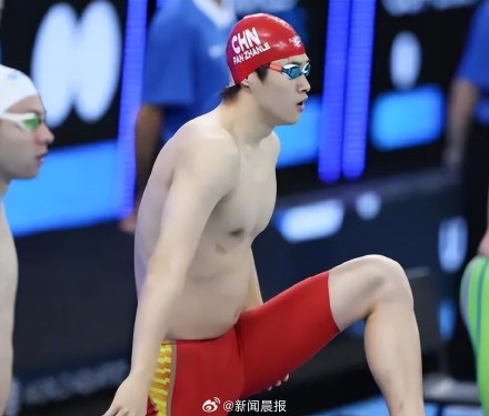 潘展乐回应腹肌消失问题:腹肌消失是因为在增肌 潘展乐回应腹肌消失问题:腹肌消失是因为在增肌