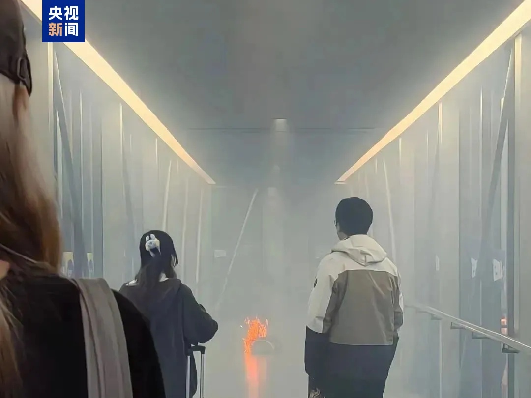 上海虹桥机场突发！廊桥起火，浓烟弥漫…官方回应