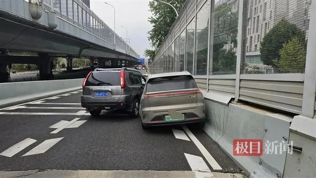 鄂A6PZ19,紧急逼停! 鄂A6PZ19,紧急逼停!