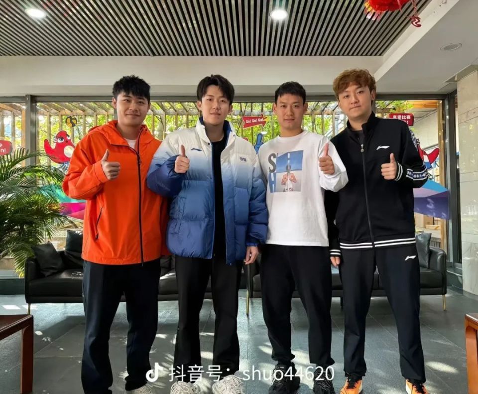 突然宣布！国乒两将同日发文退出国家队