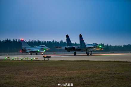 燃！空军跨昼夜飞行硬核大片