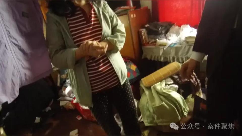 大姐独吞过世老母亲280余万元征收补偿款,拒绝分给弟弟妹妹们,法院上门了 大姐独吞过世老母亲280余万元征收补偿款,拒绝分给弟弟妹妹们,法院上门了