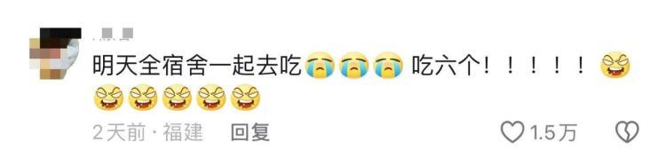 大学生排百米长队吃锅盔,背后故事太戳泪 大学生排百米长队吃锅盔,背后故事太戳泪