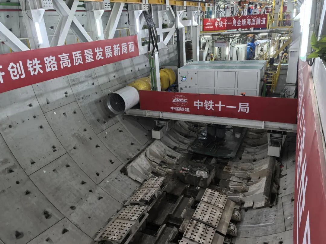 世界最长!“成功入海,我们向深海进发” 世界最长!“成功入海,我们向深海进发”