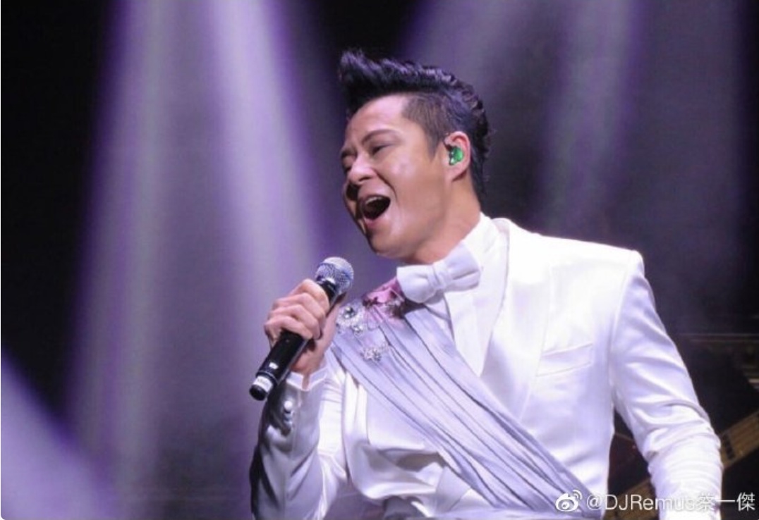 知名男歌手突然退出!自曝切除……网友:第一次见他剃光头 知名男歌手突然退出!自曝切除……网友:第一次见他剃光头