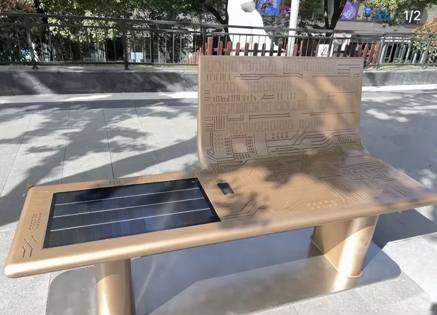 上海街头这些椅子火了！早去才有的坐？网友炸锅