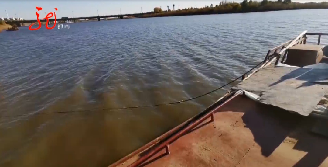 哈尔滨呼兰河边,一位老人一头栽进河中...... 哈尔滨呼兰河边,一位老人一头栽进河中......