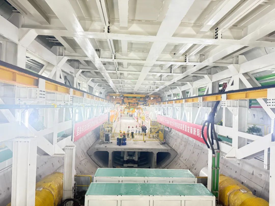 世界最长!“成功入海,我们向深海进发” 世界最长!“成功入海,我们向深海进发”