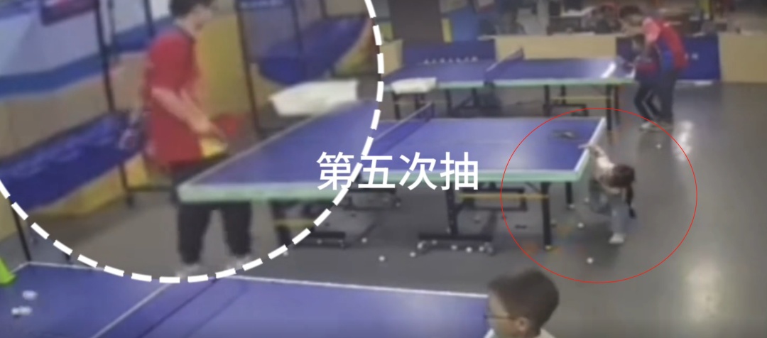 5岁女孩被教练抽球打脸?妈妈怒了!警方介入 5岁女孩被教练抽球打脸?妈妈怒了!警方介入