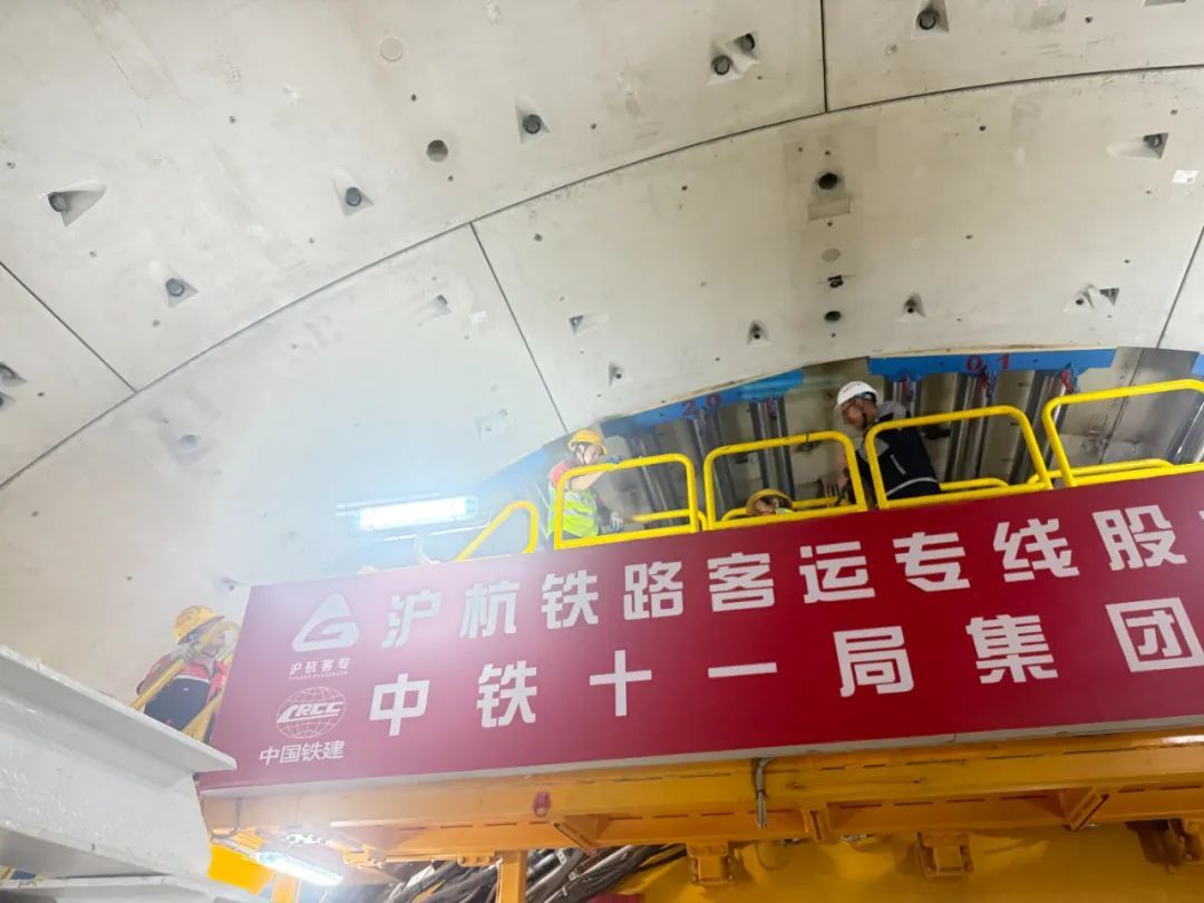 世界最长!“成功入海,我们向深海进发” 世界最长!“成功入海,我们向深海进发”