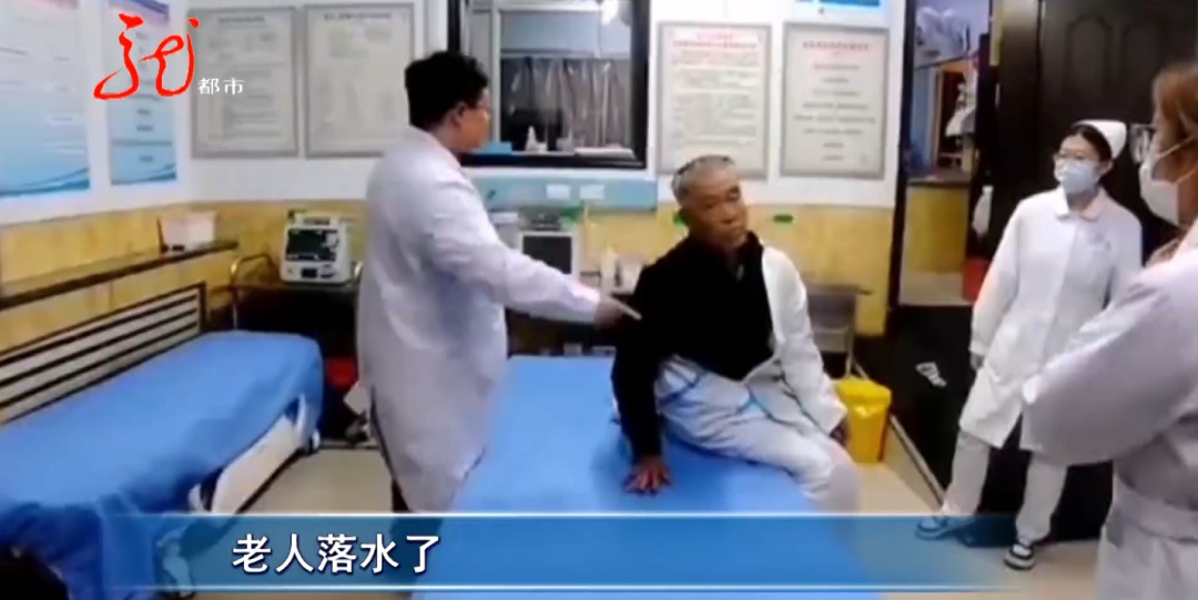 哈尔滨呼兰河边,一位老人一头栽进河中...... 哈尔滨呼兰河边,一位老人一头栽进河中......