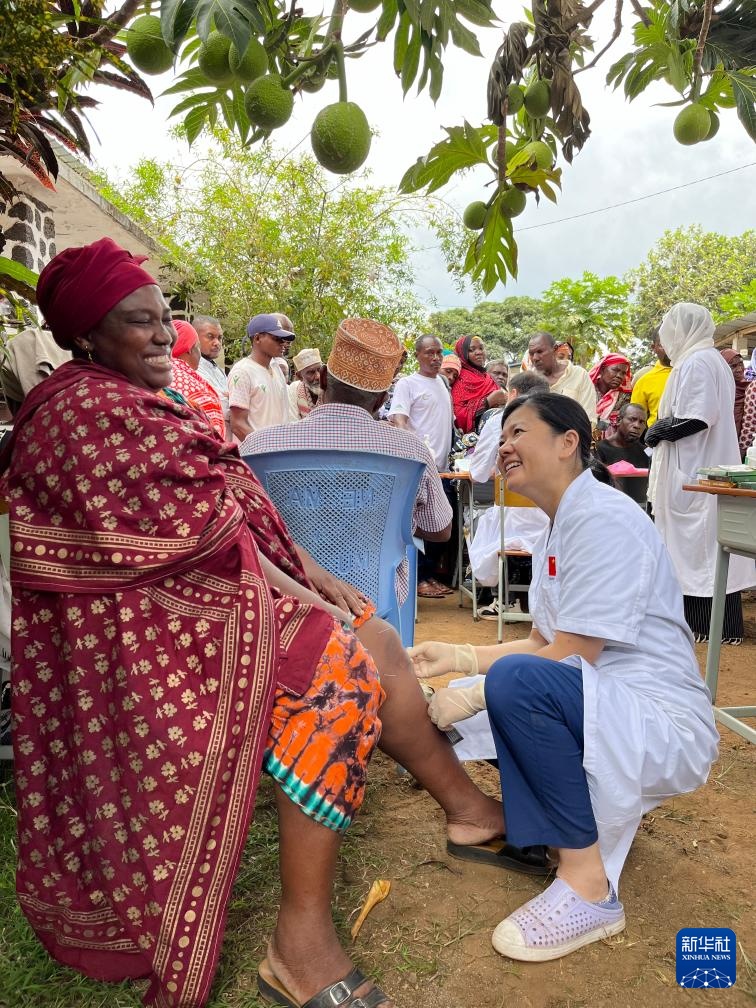 中国医疗队在科摩罗开展义诊活动 中国医疗队在科摩罗开展义诊活动