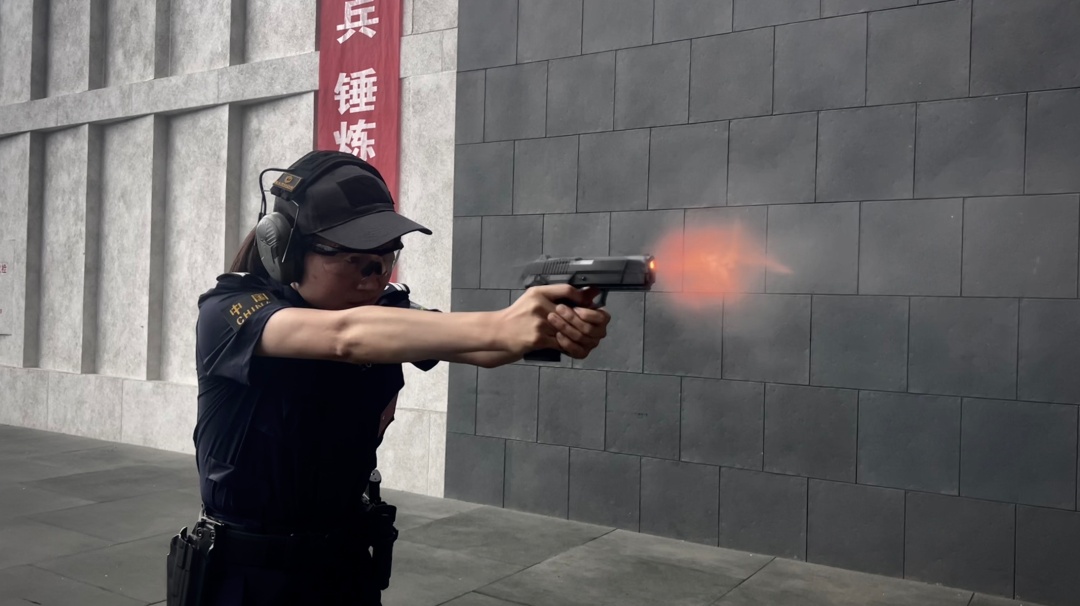 44岁女警，夺得世界级比赛冠军！