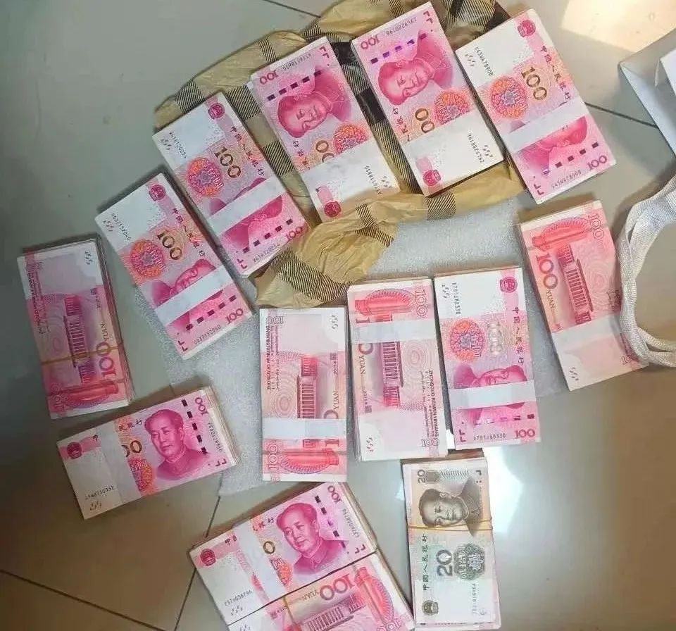 昆明一女子请“跑腿”寄送13.9万元现金，外卖小哥带着钱冲进派出所…