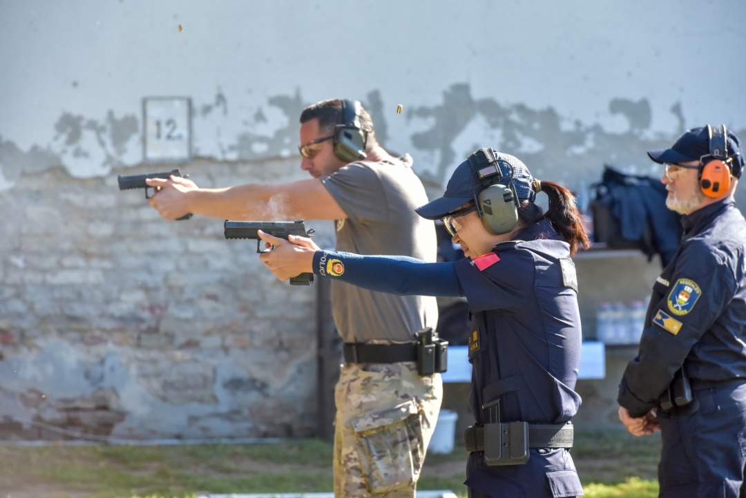 44岁女警，夺得世界级比赛冠军！