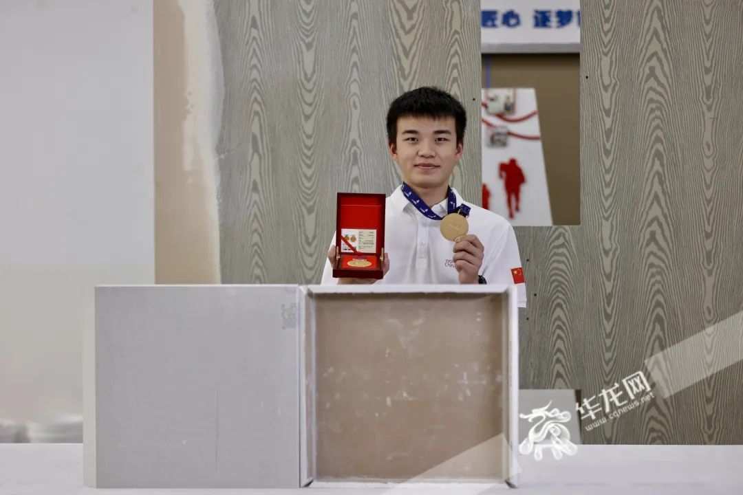 “00后”重庆崽儿,靠抹灰得了个世赛冠军! “00后”重庆崽儿,靠抹灰得了个世赛冠军!
