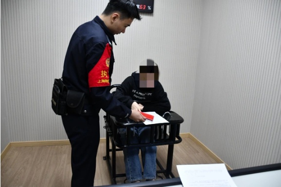 因着急下车，竟触发高铁紧急制动？！拘留→