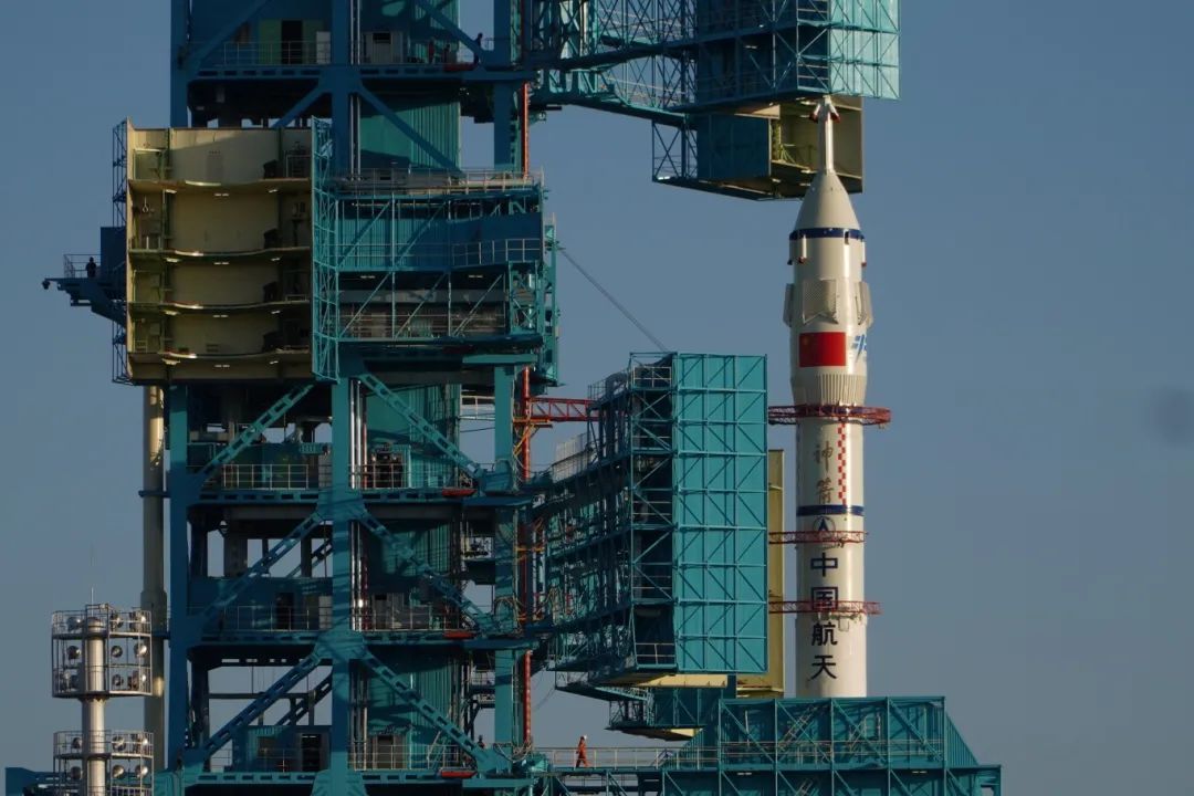 震撼！神十九船箭组合体，高清大图