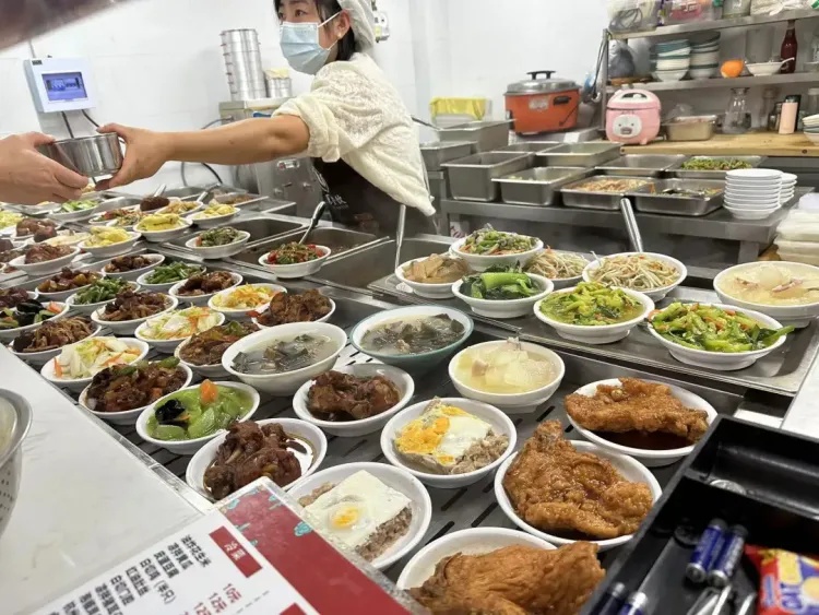 10块钱吃上一荤两素！网友：建议杭州全城推广