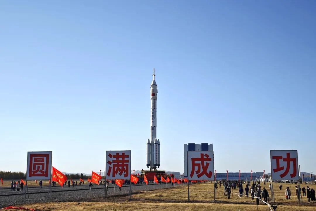 震撼！神十九船箭组合体，高清大图