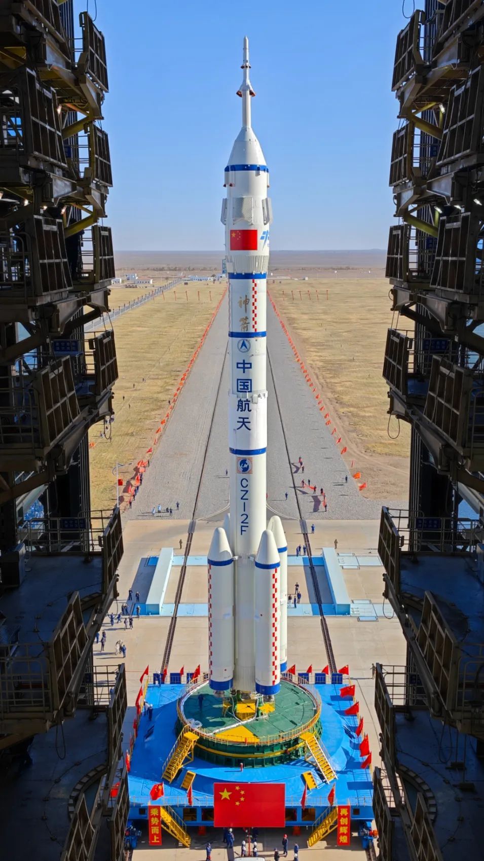 震撼！神十九船箭组合体，高清大图