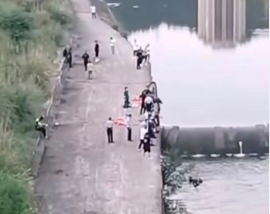 4名初中生因涨潮被困,2人不幸遇难! 4名初中生因涨潮被困,2人不幸遇难!