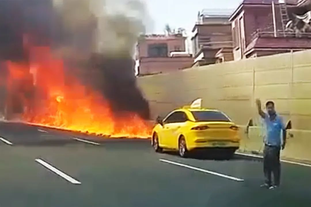 高速路上货车起火，广州出租车司机见义勇为协助救援