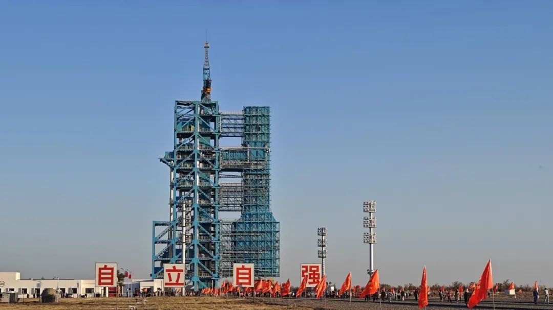 震撼！神十九船箭组合体，高清大图