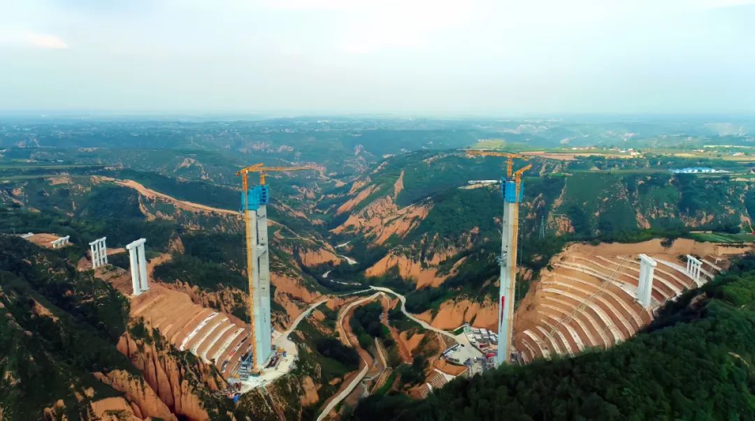 张铁沟特大桥5号主塔封顶