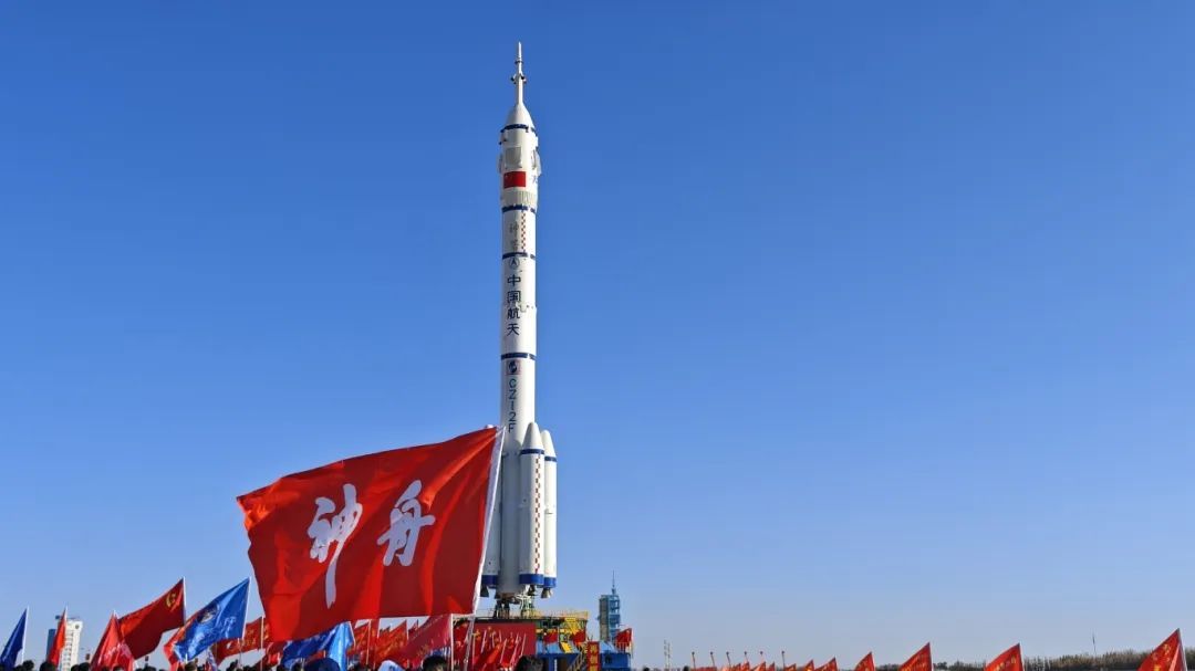 震撼！神十九船箭组合体，高清大图