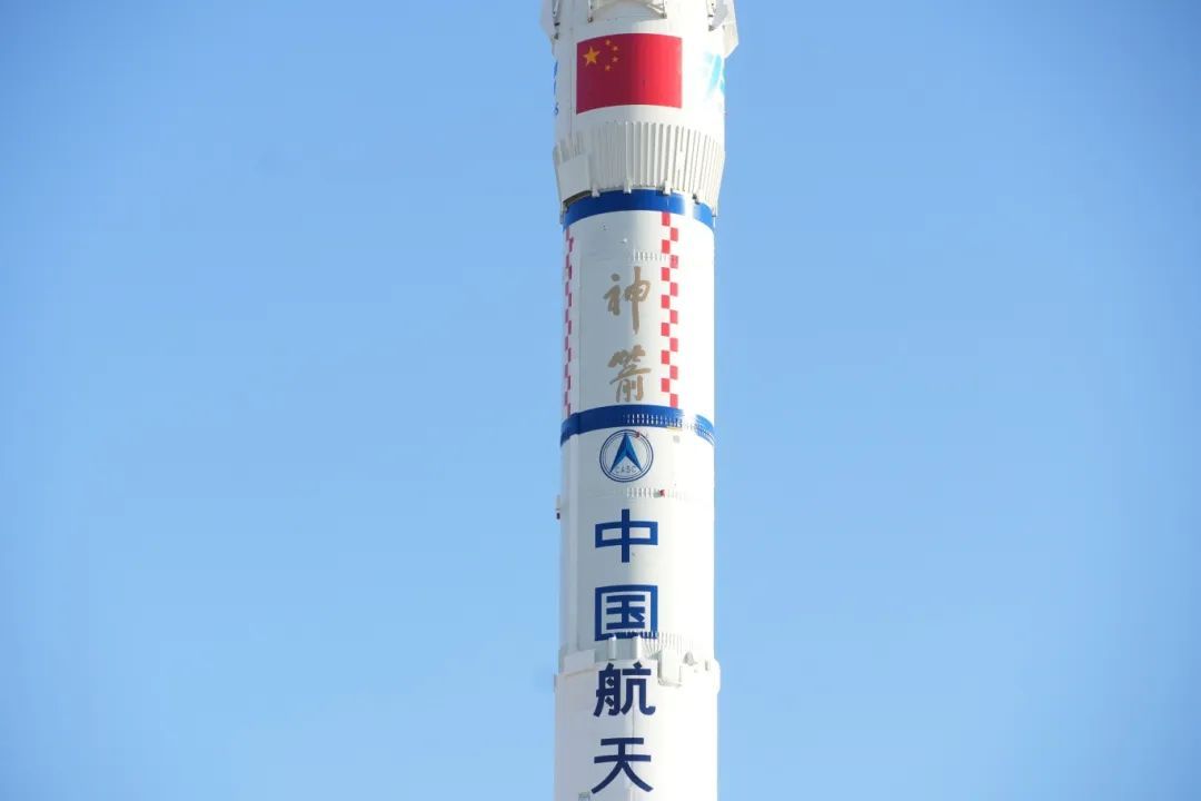 震撼！神十九船箭组合体，高清大图